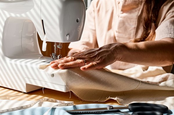 Machine a coudre piqueuse plate industrielle: choisissez la meilleure